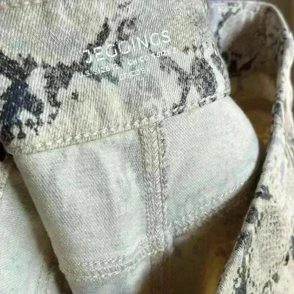Chico’s snakeskin pull on jeggings jeans size 2R - Picture 14 of 14
